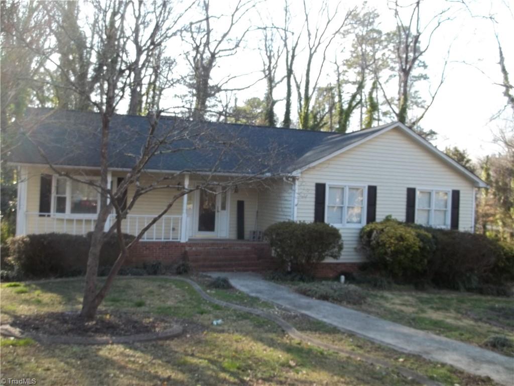 302 Oakwood Drive Property Photo