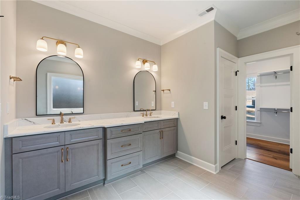 1055 Medinah Drive Property Photo 17