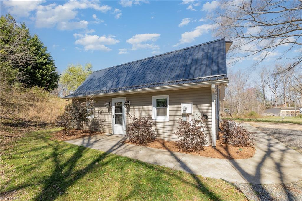 1832 Nc Highway 801 Property Photo