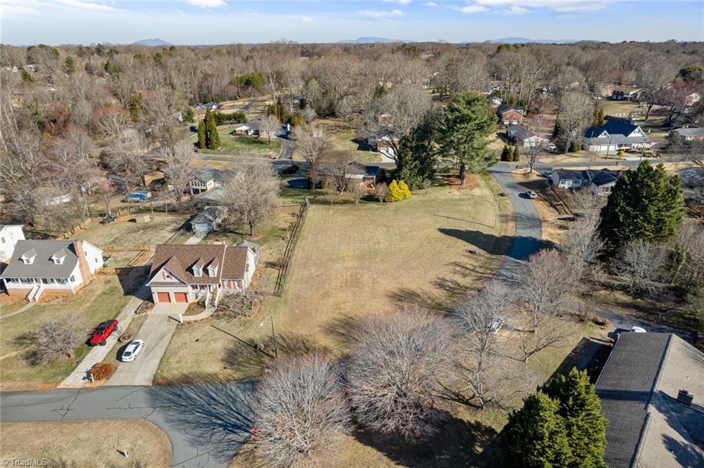 5572 Folkstone Road Property Photo