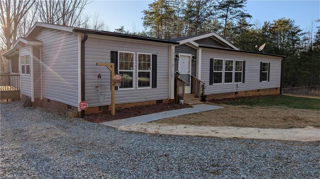 1423 Deer Trail Property Photo