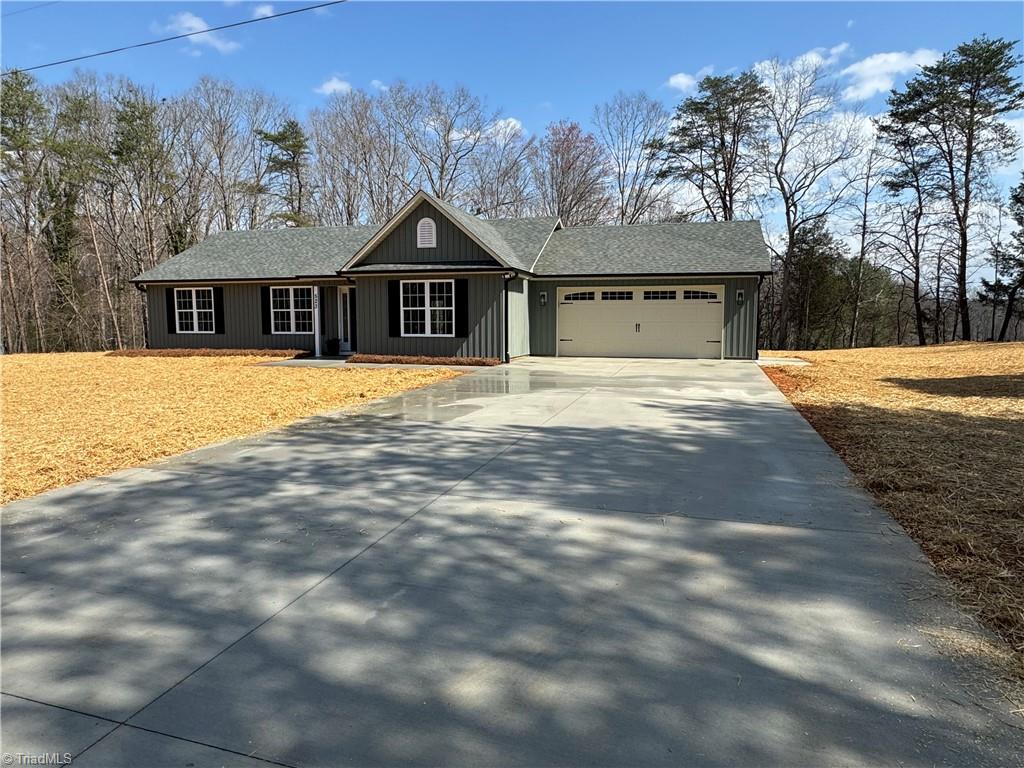 27043 Real Estate Listings Main Image