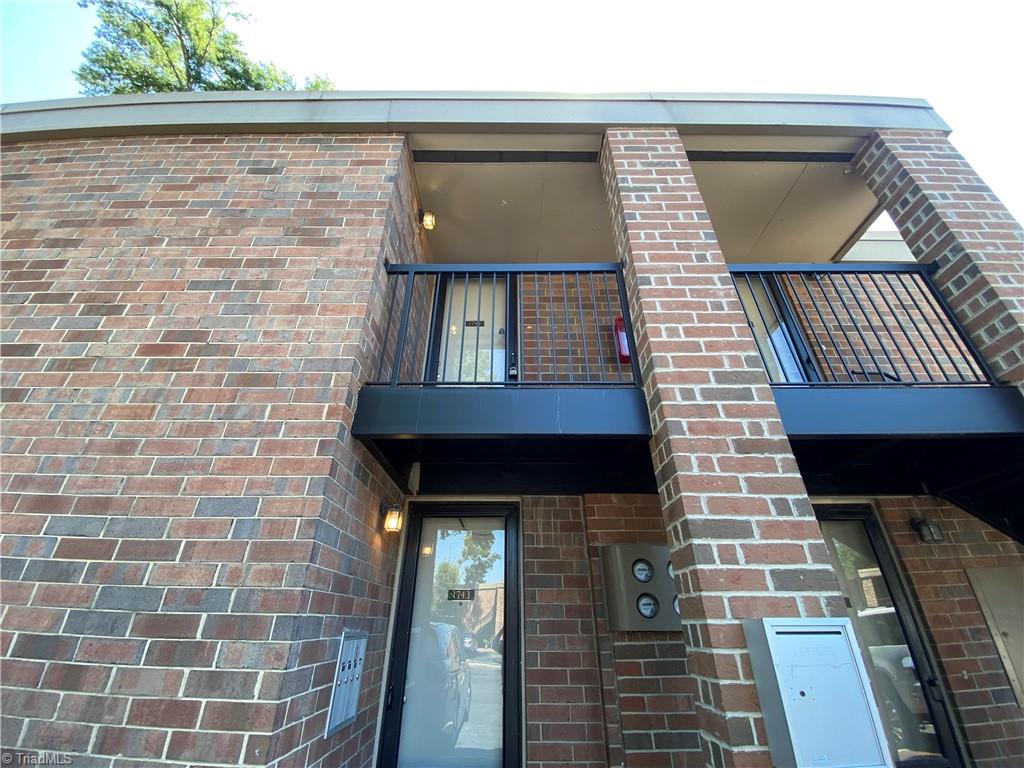 1747 S Hawthorne Road Property Photo