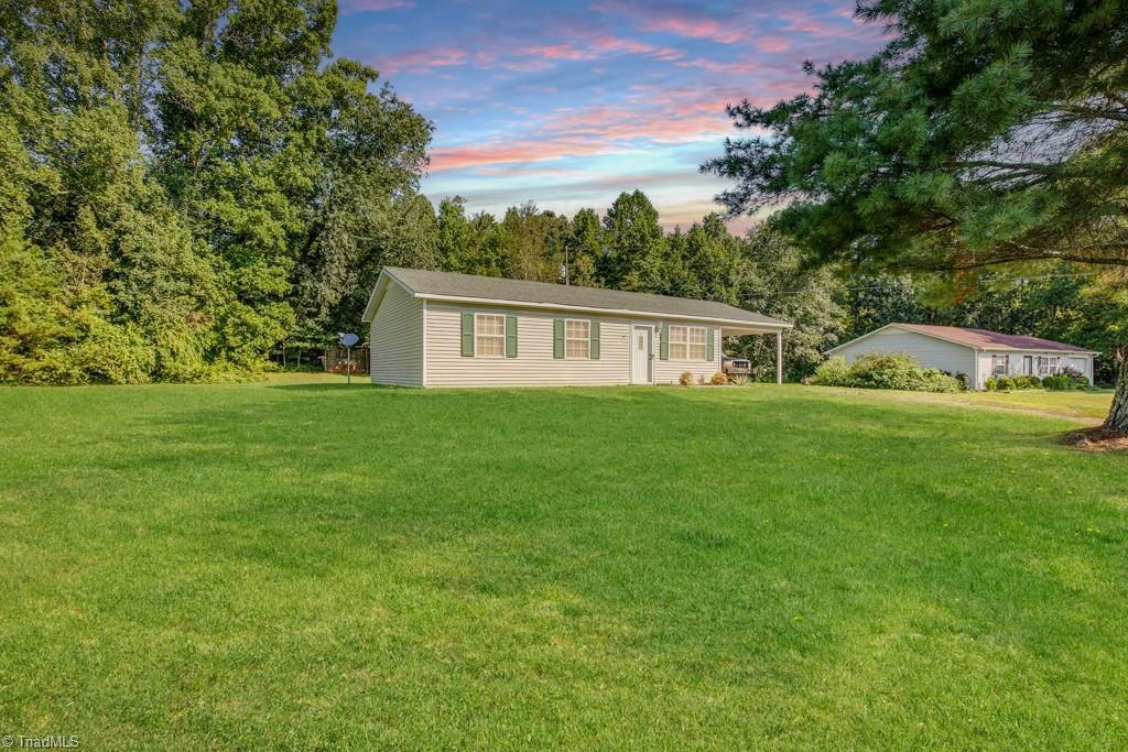27050 Real Estate Listings Main Image