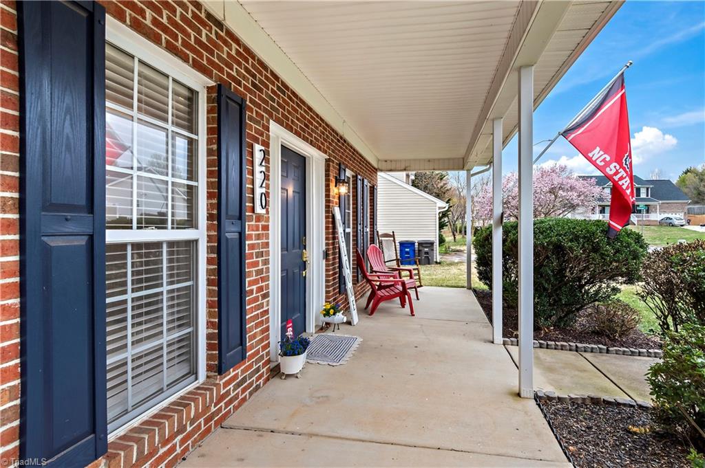 220 Creekview Drive Property Photo 30