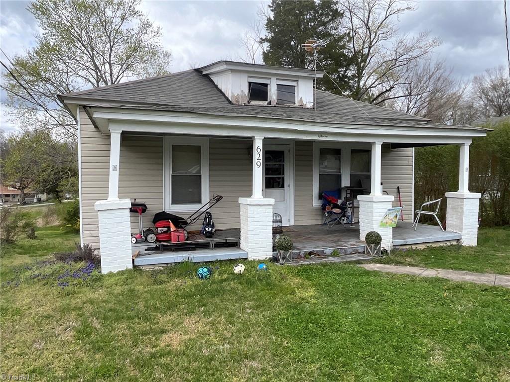 629 Lee Street Property Photo