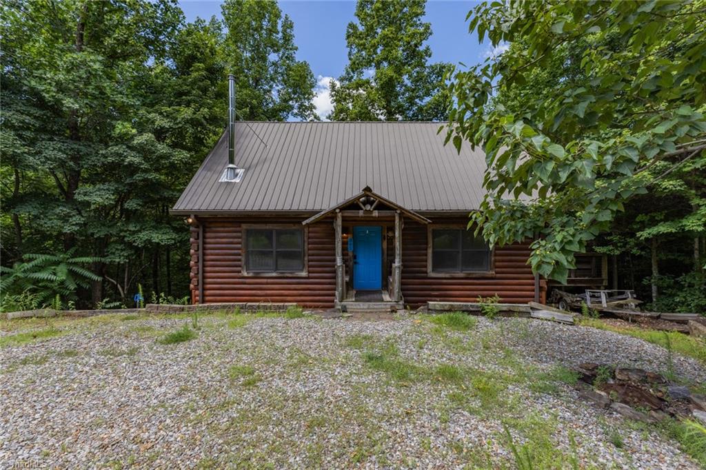 395 Green Point Lane Property Photo