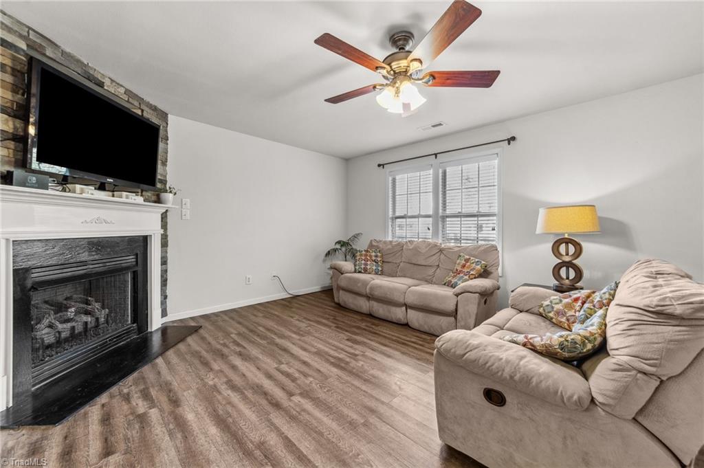 3807 Hanley Way Property Photo 4