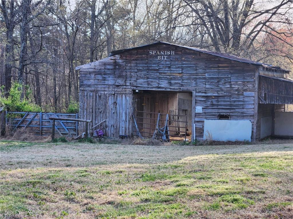 259 & 261 Willowlake Road Property Photo 3