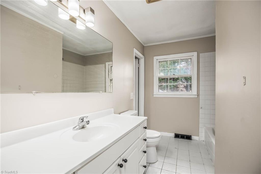 915 Mayford Drive Property Photo 11