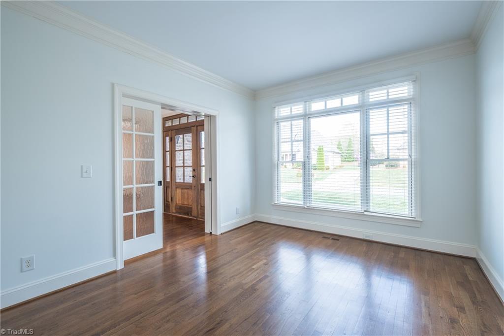 954 Berryhill Lane Property Photo 8