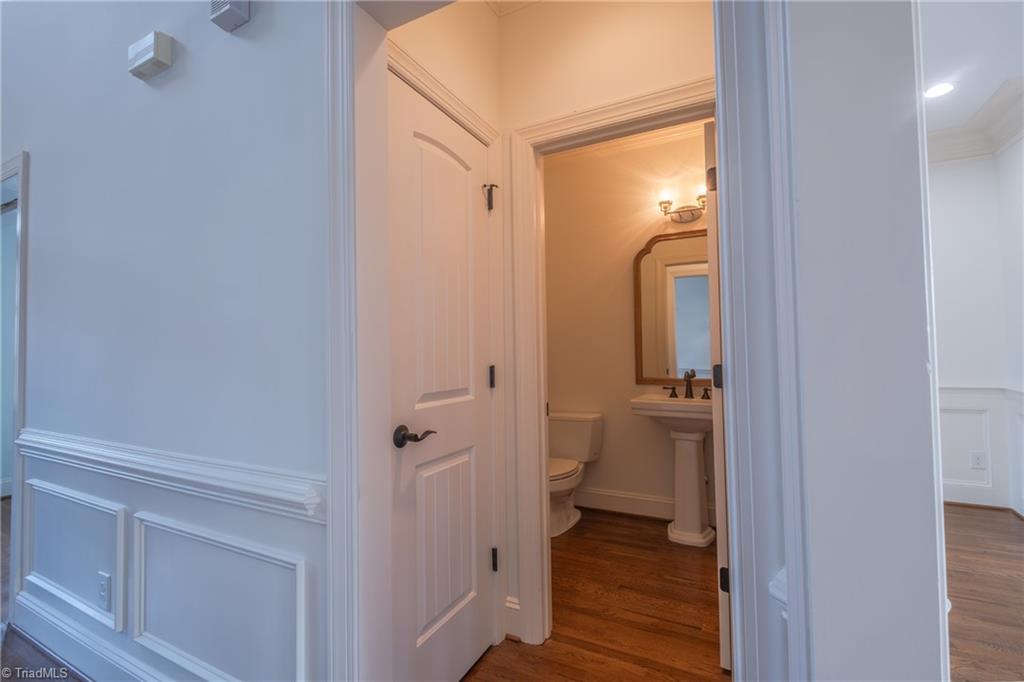 954 Berryhill Lane Property Photo 20