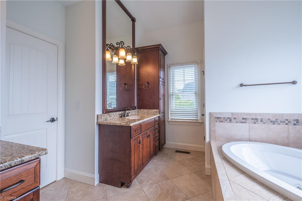 954 Berryhill Lane Property Photo 23