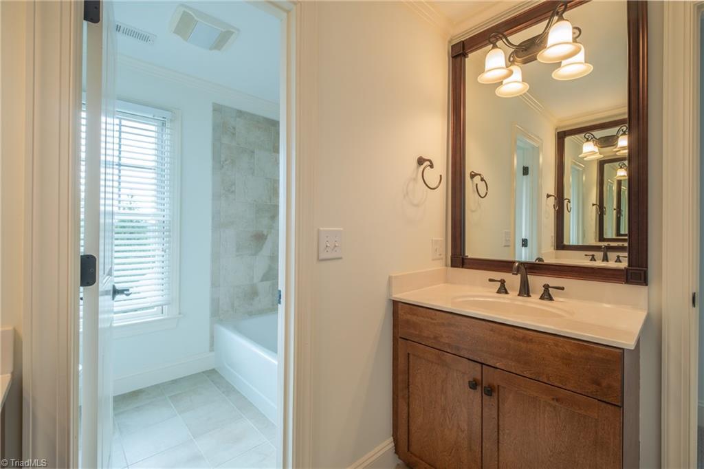 954 Berryhill Lane Property Photo 31