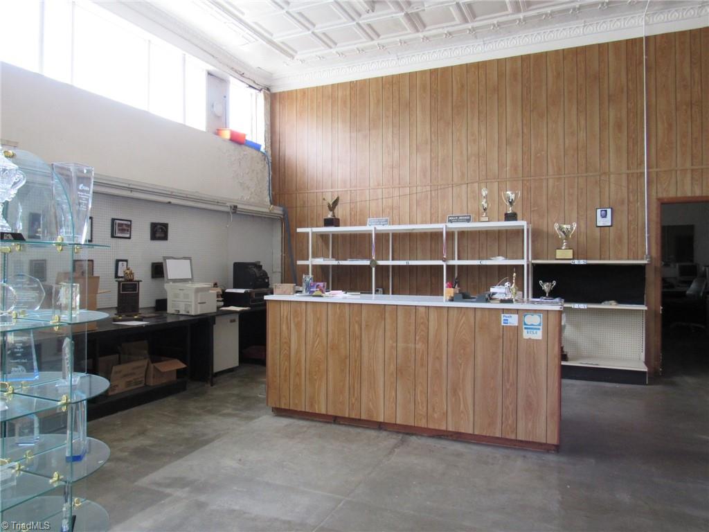 702 Davis Street Property Photo 4