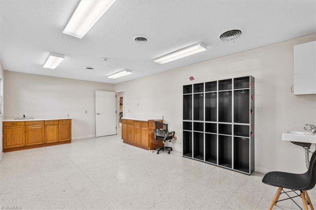1552 Skeet Club Road Property Photo 8