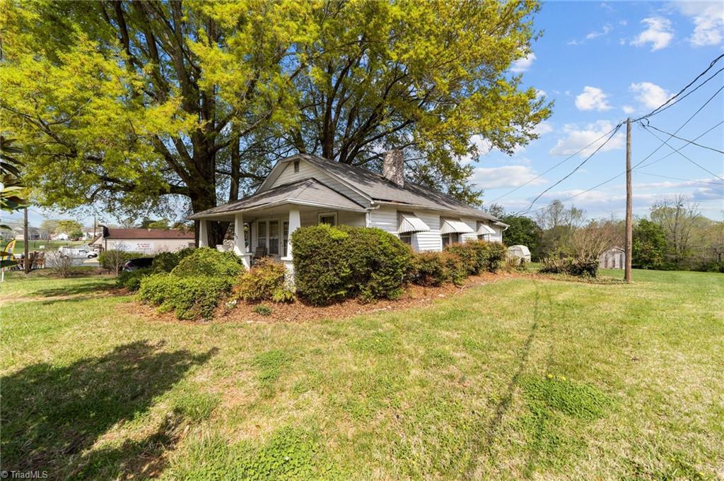 313 E King Street Property Photo 5