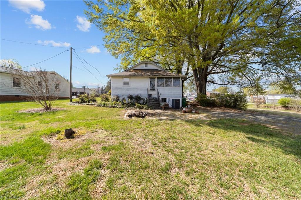 313 E King Street Property Photo 8