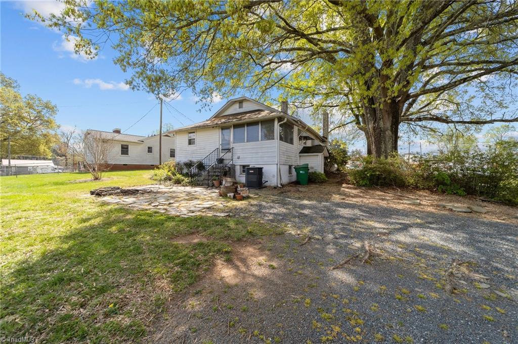 313 King Street Property Photo 9