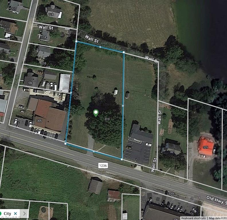 313 E King Street Property Photo 1