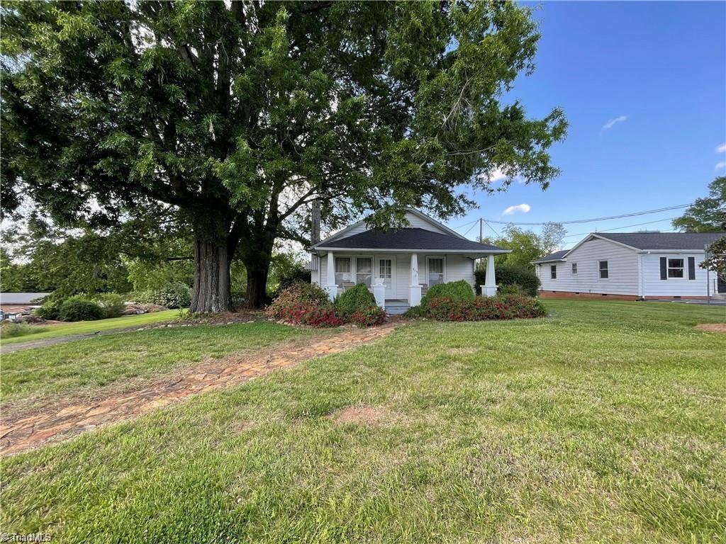 313 E King Street Property Photo 5