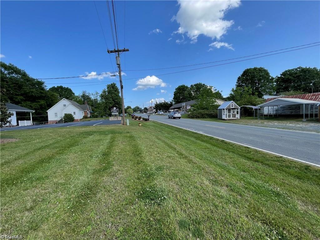 313 E King Street Property Photo 6