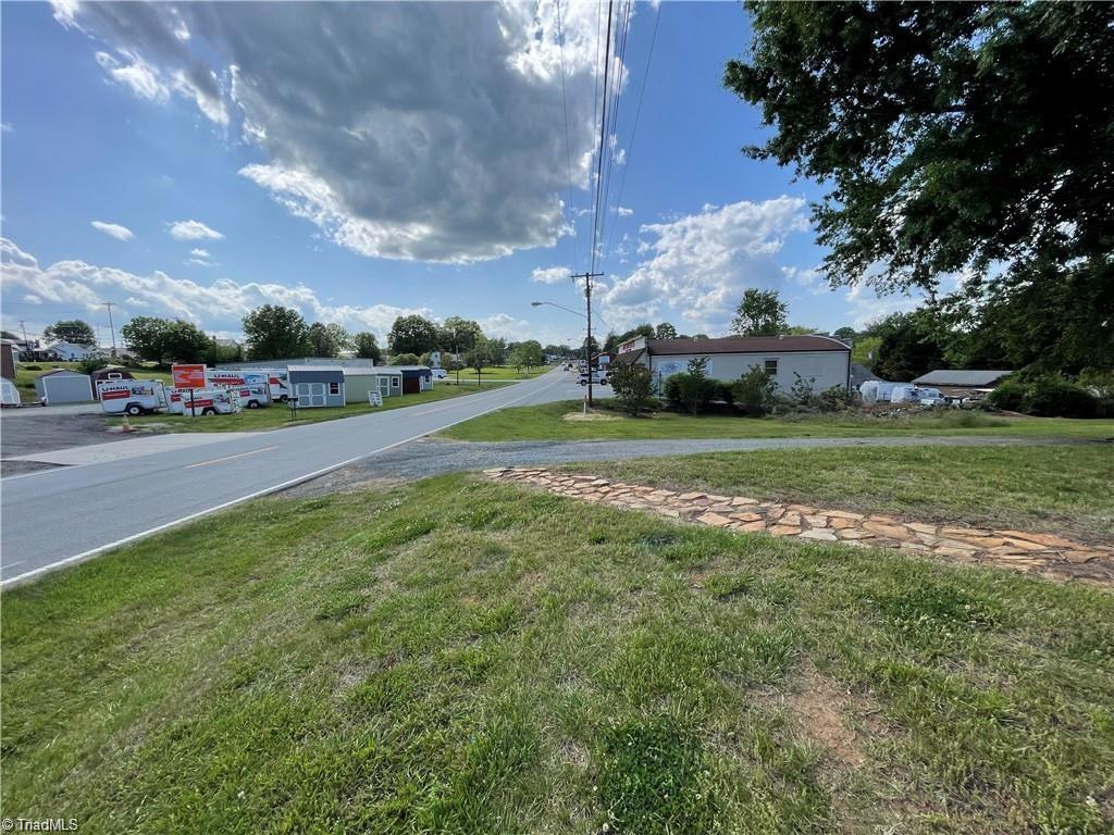 313 E King Street Property Photo 7