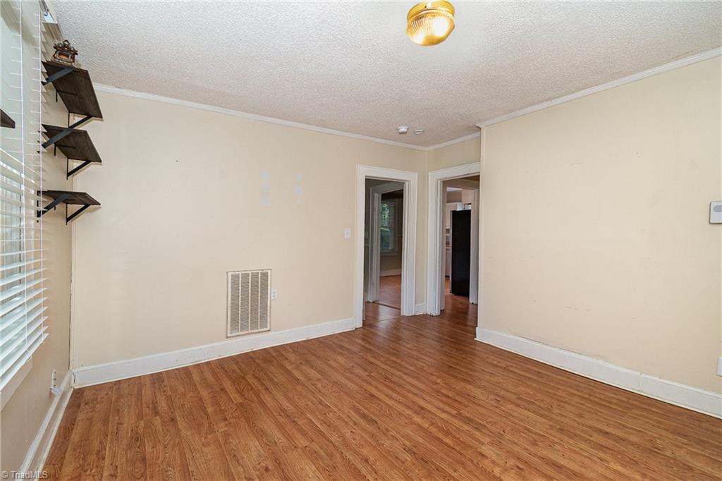 725 S Beaumont Avenue Property Photo 9