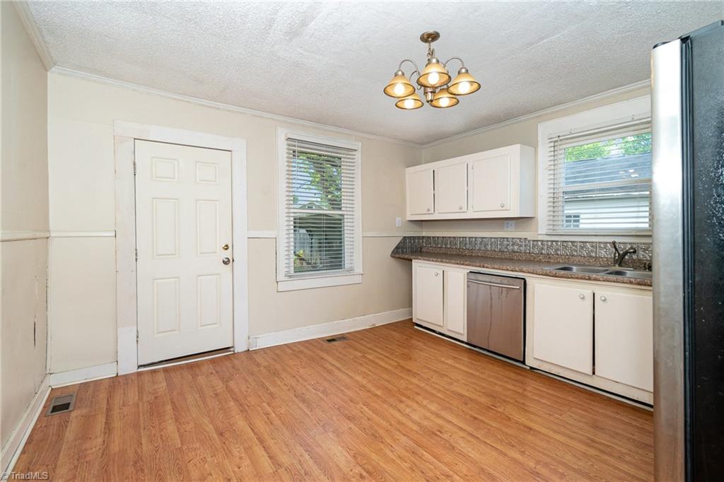 725 S Beaumont Avenue Property Photo 10