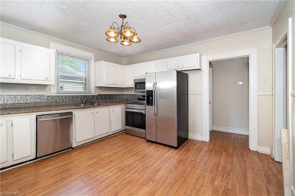 725 S Beaumont Avenue Property Photo 11