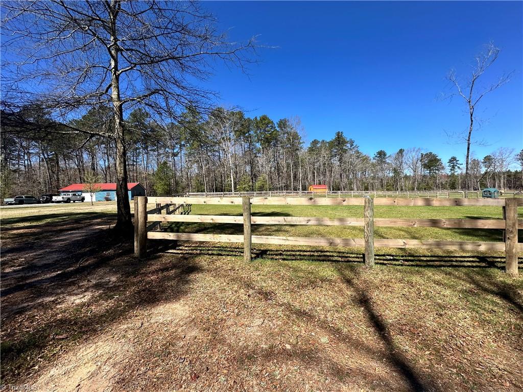 104 Bridle Path Lane Property Photo 6