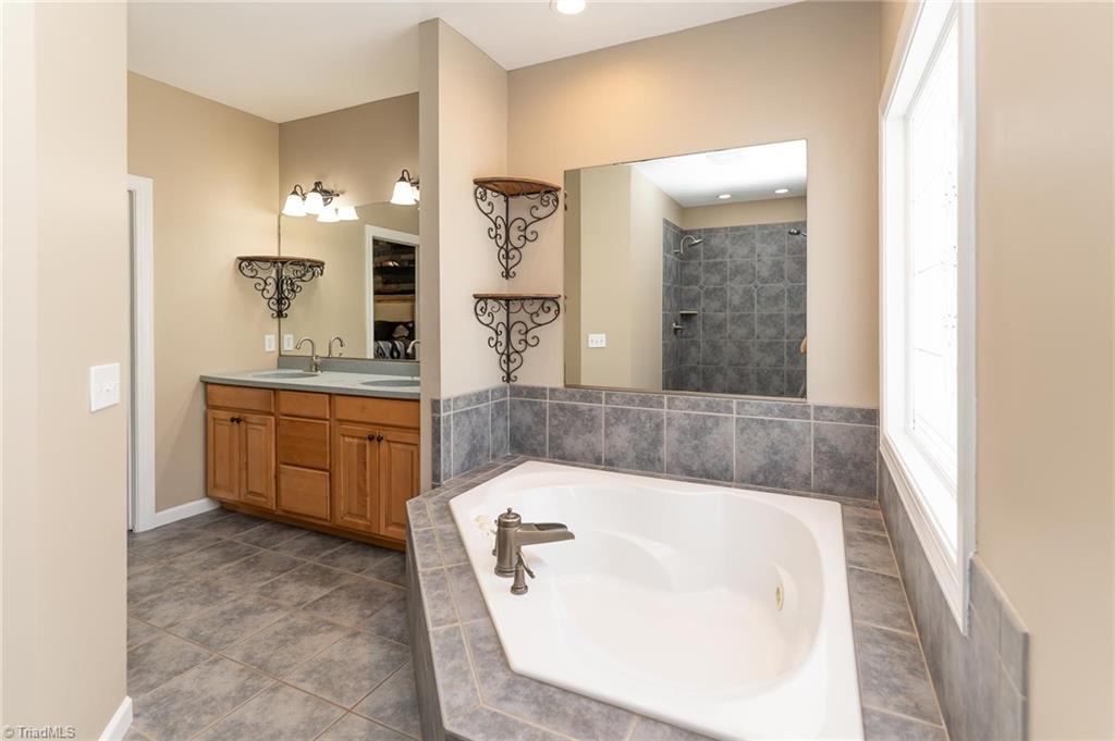 104 Bridle Path Lane Property Photo 33