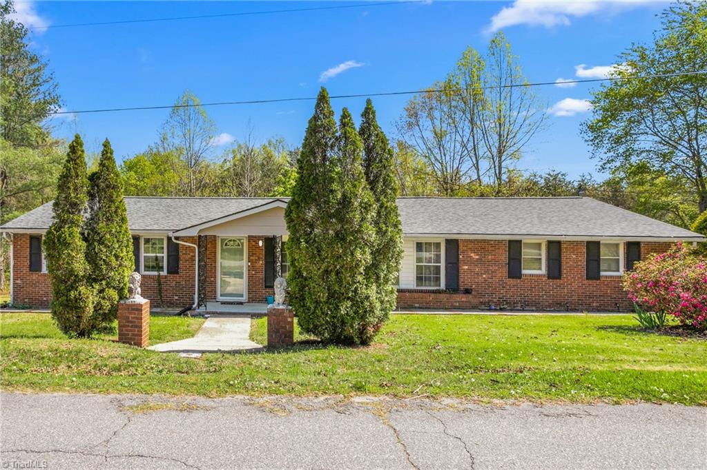 223 W Matthews Street Property Photo
