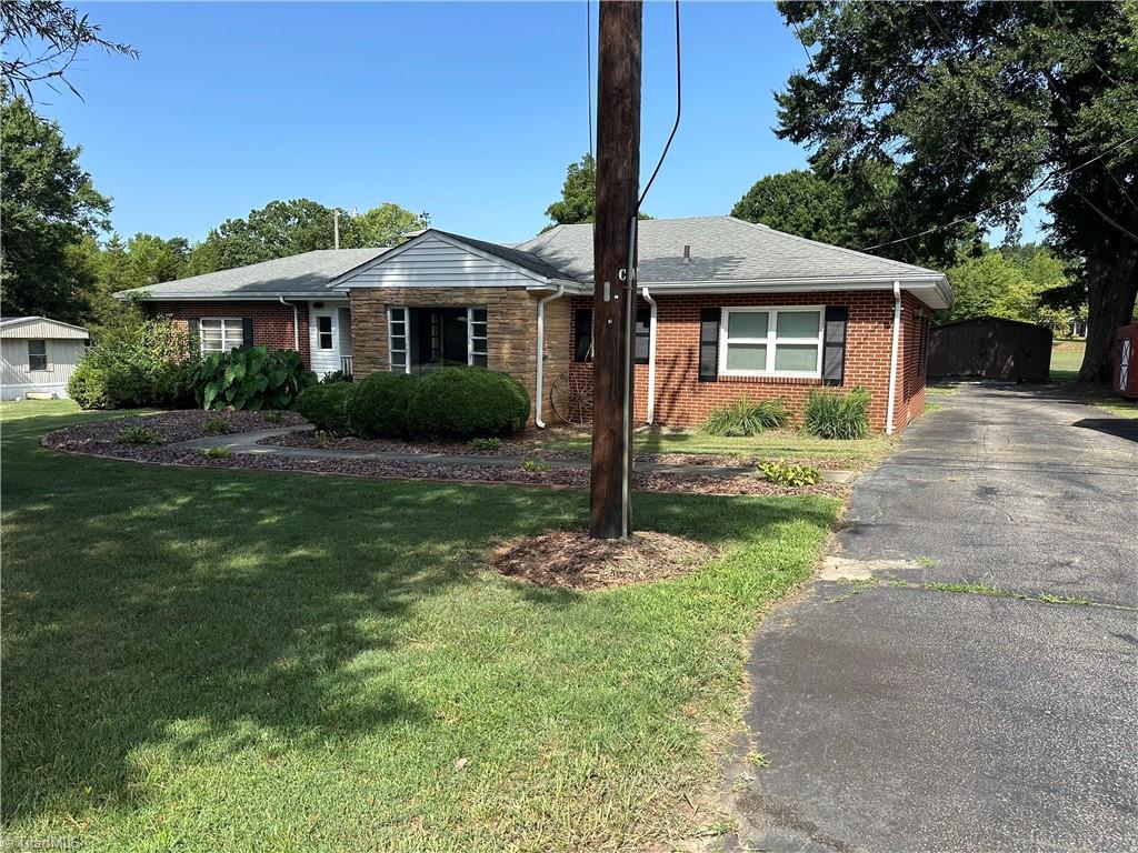 7693 Us Highway 158 Property Photo
