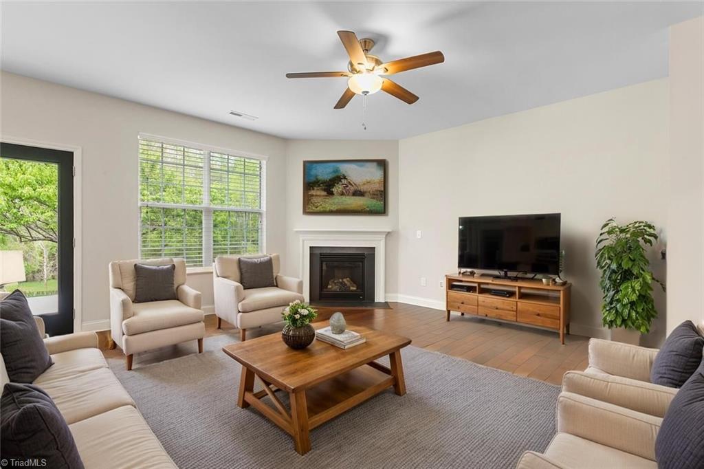 2103 Glenkirk Drive Property Photo 10