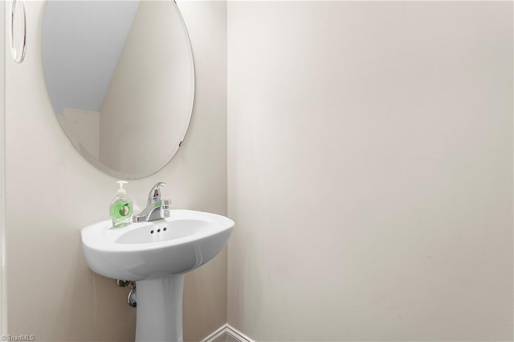 2103 Glenkirk Drive Property Photo 20