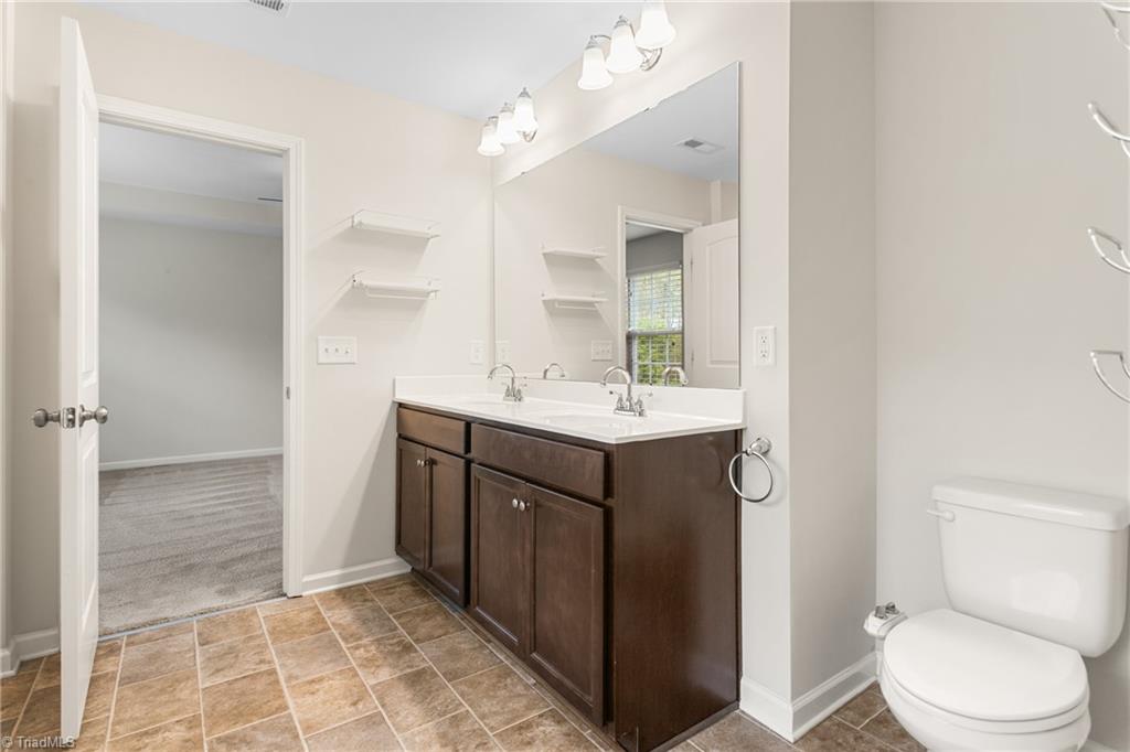 2103 Glenkirk Drive Property Photo 29