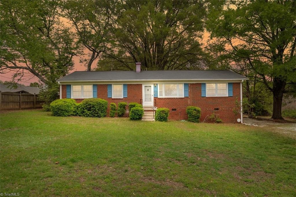 1421 E Mountain Street Property Photo 1