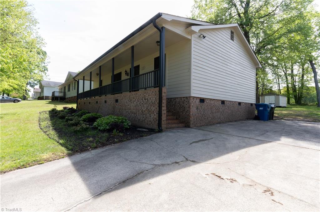 225 Rivermeade Drive Property Photo