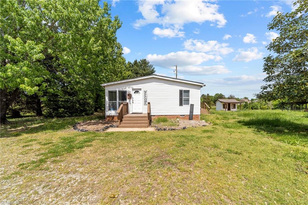 8321 Haw River Road Property Photo