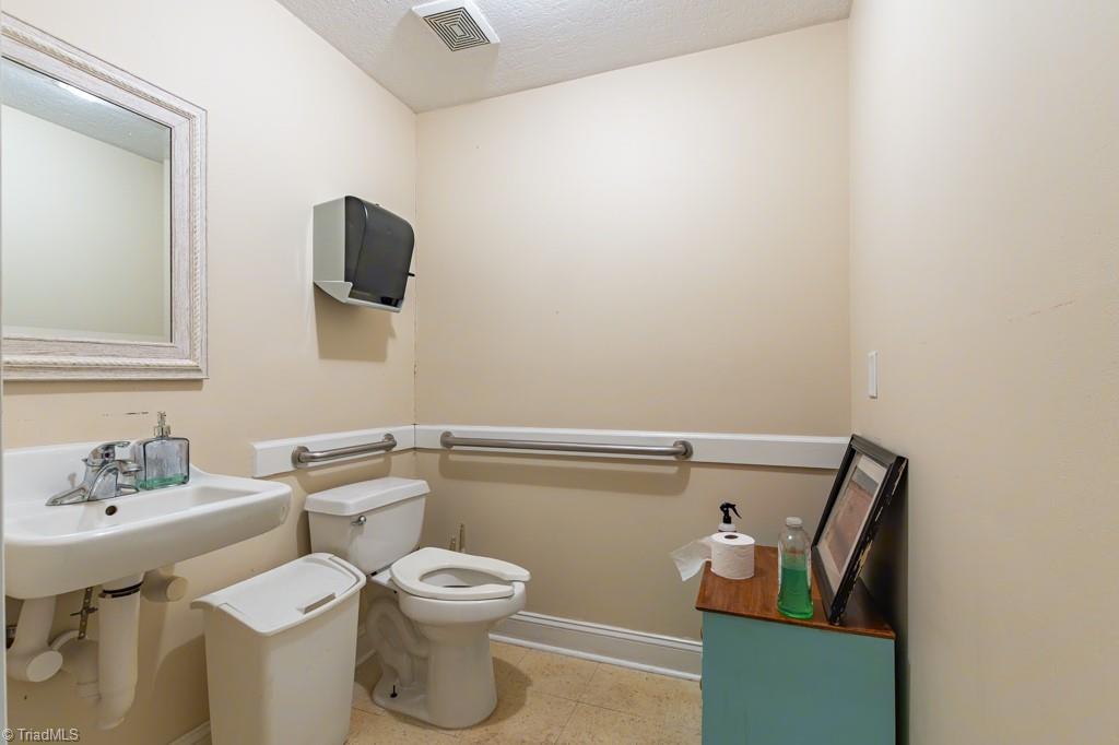 313 Center Street Property Photo 14