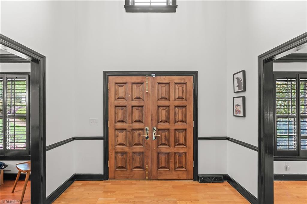 40 Kemp Road E Property Photo 9