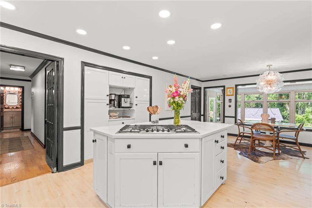 40 Kemp Road E Property Photo 15