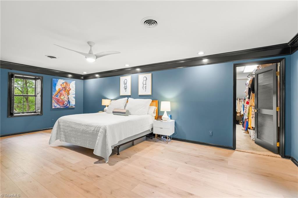 40 Kemp Road E Property Photo 26