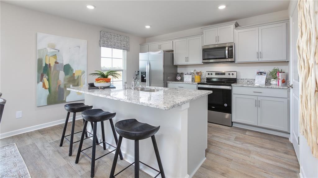 522 Lochalsh Drive Property Photo 8