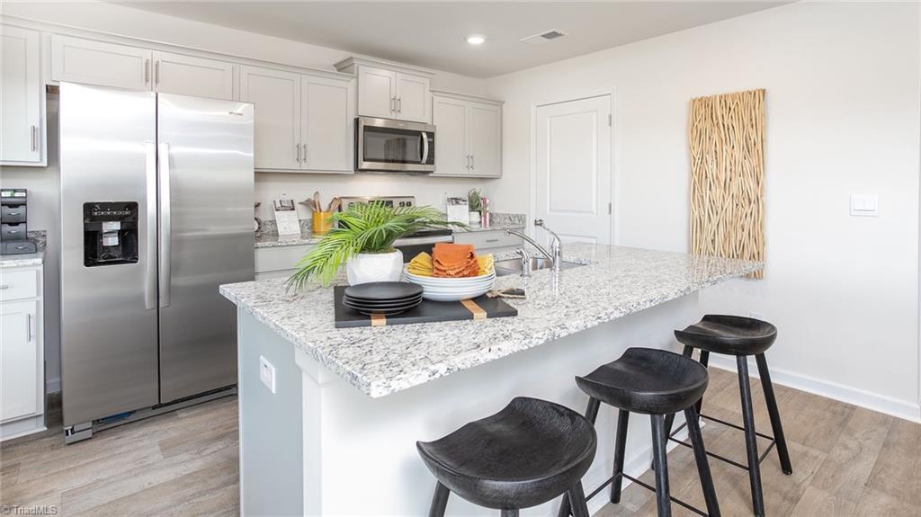 522 Lochalsh Drive Property Photo 9