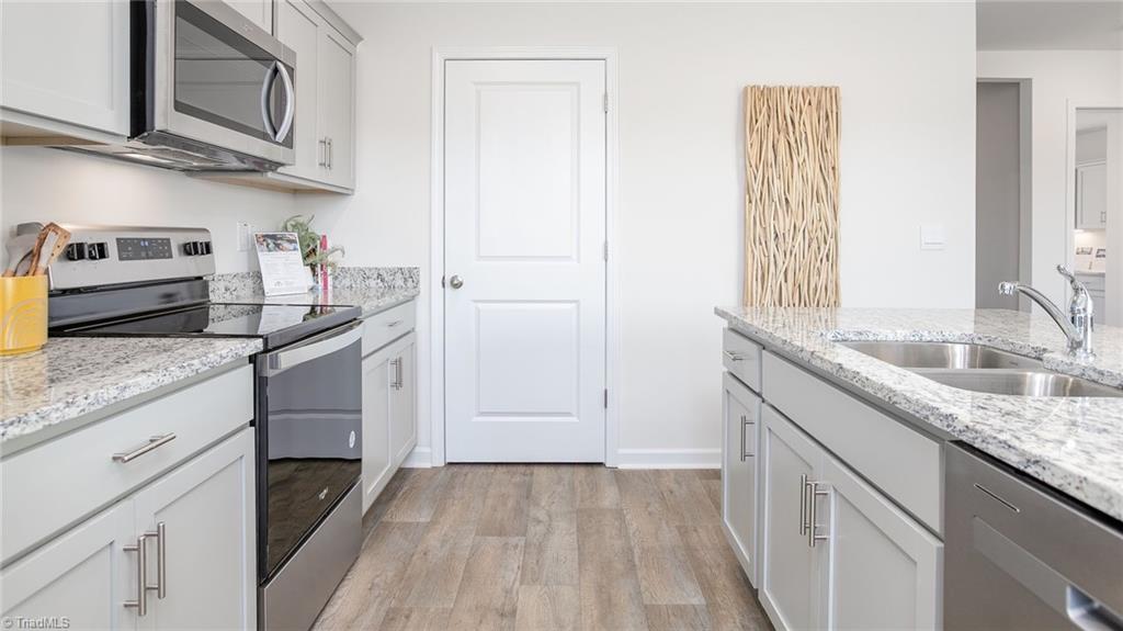 522 Lochalsh Drive Property Photo 11