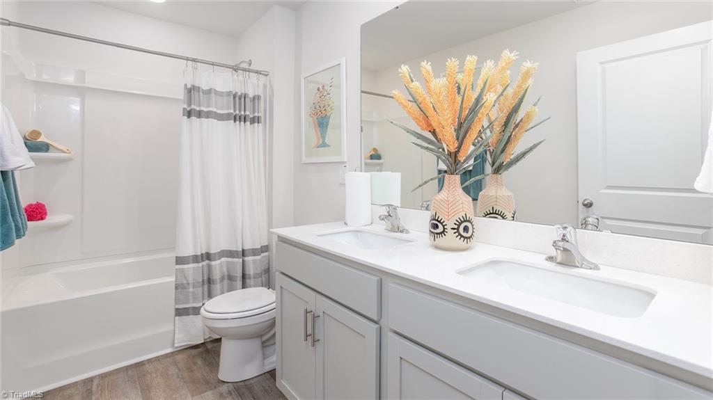 522 Lochalsh Drive Property Photo 27