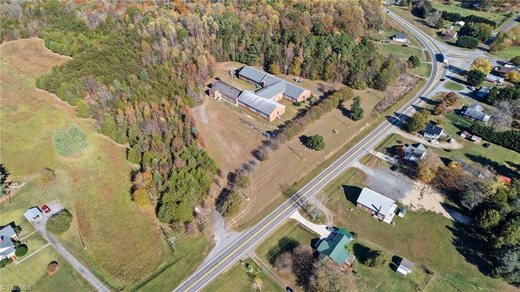2335 Nc Highway 87 Property Photo 3