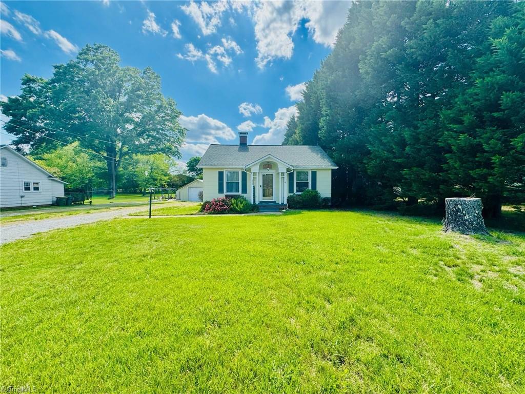 2742 Darrow Road Property Photo